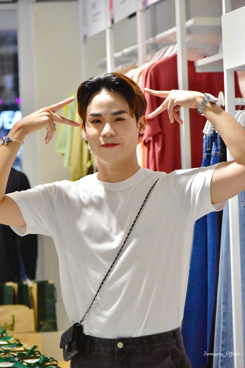 jameswisx_cute's tweet photo. น่��รักสดใสที่สุด🤭😘🥰💕
#ห่านคู่ #เสื้อตราห่านคู่ #EasyGoose
@jameswisx #jameswisx
#บูดี้ชูกี้ของเจมส์ https://t.co/EVQIc4uLVz