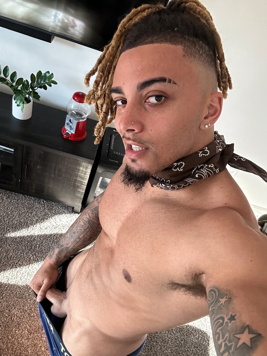 thefitlightskin's tweet photo. Should I slap your face with it? 😉 https://t.co/LPn3Wboy6O