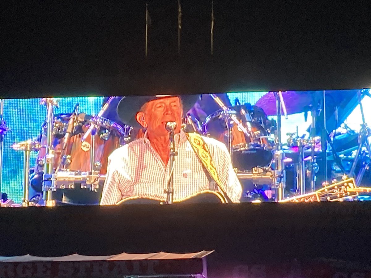 vtprill's tweet photo. @GeorgeStrait did not disappoint tonight.  I have always wanted to see his concert and tonight I can check it off.  Great night in Charlotte https://t.co/aEJ23gLTWu