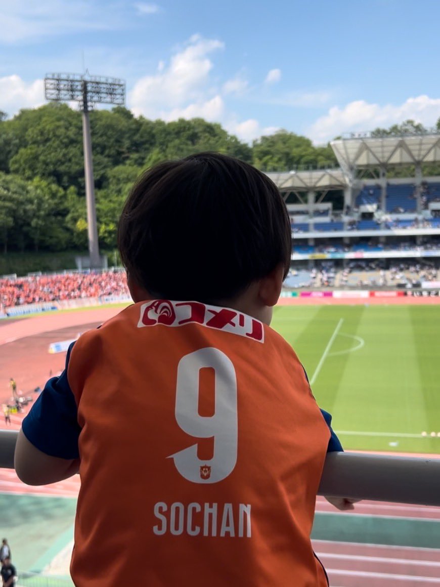 07kouji25's tweet photo. 今年もアウェイ制覇を目指すアルビサポーターそうちゃん😊
そして
J1という舞台で
僕にとって特別な野津田のピッチに立つことができ
とても感慨深かったです。
まだまだここから上目指しましょう！！
勝つっていいね👍 https://t.co/mfhjkqOWti
