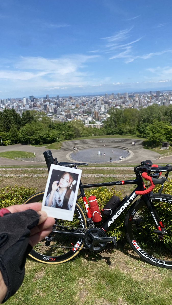 kazu_azu_cycle's tweet photo. 午後休みからのほんしか📖🦌
今シーズン初のロードバイク。
いきなりプチヒルクラは血ヘド吐くかと思った笑
浴衣シェルさんも一緒。BBS東京もうすぐだね。
#自転車のひと #PIGGS #SHELLME #旭山記念公園 #ARGON18 #VISIONWHEEL https://t.co/sBhCJAmcVd