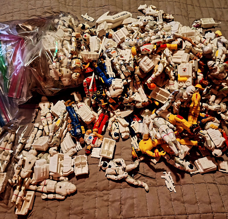 Sorting and sorting and sifting and sorting.
#lanard #lanardtoys #lanardcorps #lanardactionfigures #gijoe #gijoecommunity #gijoetoys #actionfigures #arah #oring #ogtoys #og13 #repost #toycommunity #armybuilder #toys #vintagetoys #80stoys