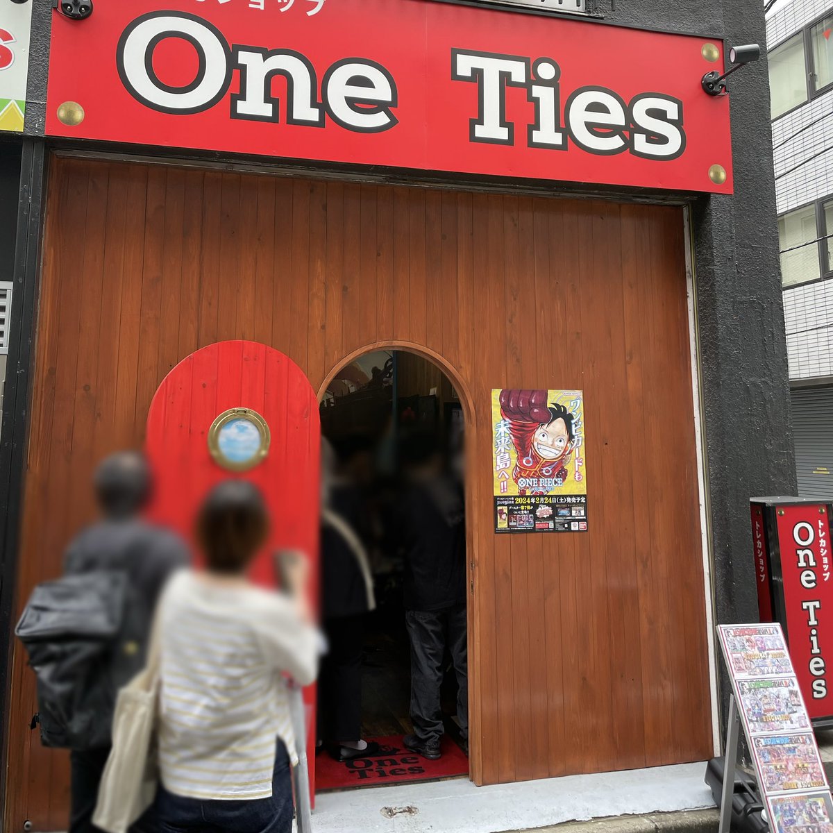 本日も13:00よりオープン致しました❗️
ドーンさん×沼さんコラボ当日です🔥

各種オリパもご準備しております👍
ドーンさん、沼さんとお写真サインも可能ですのでご希望の方はお声がけ下さい🙇‍♂️

本日も沢山のご来店お待ちしております🙇‍♂️
雨模様ですので傘もお忘れなく☂️

 #ワンピースカード #onepiece