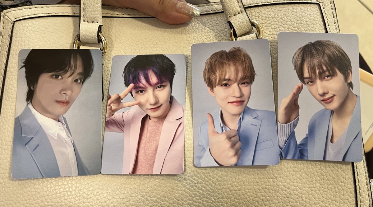 _yuelian's tweet photo. NCT DREAM ドリム DREAM( )SCAPE smoothie トレカ 交換

【譲】ラントレ: チョンロ/チソン/ロンジュン
        会場限定: ヘチャン

【求】ジェミン（ラントレは🩷のもの）
※同種優先ですが見つからなければ会場限定ヘチャン⇄🩷も可能です…🥹

できるだけ本日会場手渡し希望です🙇 https://t.co/elLobctcTy