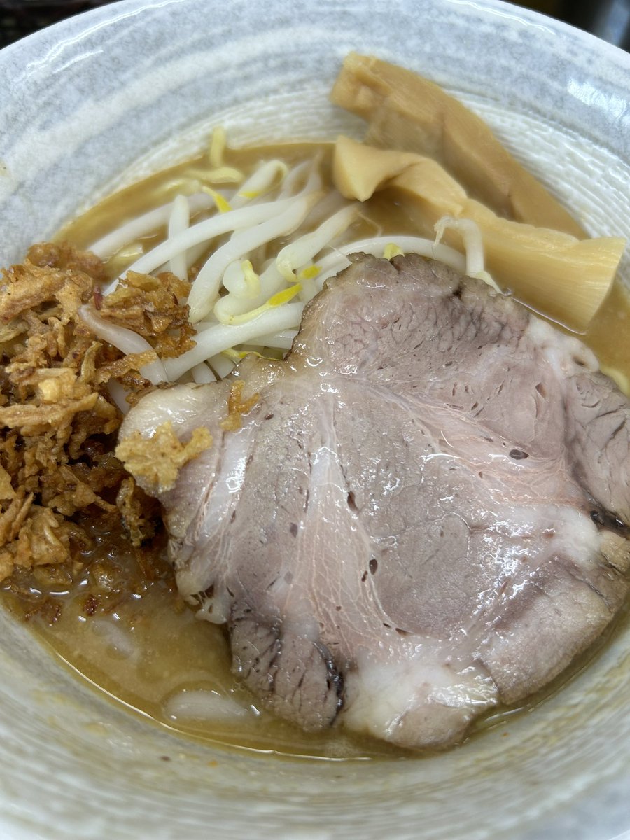 hide19640518's tweet photo. @menya_yoshisuke 

今日のランチは、行徳駅前の麺屋よしすけ🍜さんの本日の限定『米との相性抜群な味噌ラーメンド濃厚ver.』
この季節の味噌味🍜最高😆モチロンごはん🍚も頼みました👍 https://t.co/KGJNYo4SNO