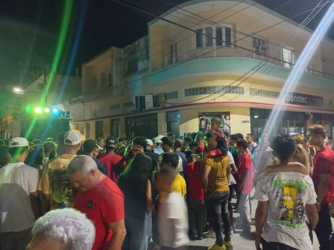 YudelkisOrtizB's tweet photo. Noche de la cubanía en Granma para el disfrute del pueblo. https://t.co/htR02ypKl6