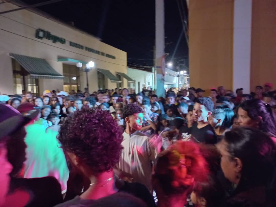 YudelkisOrtizB's tweet photo. Noche de la cubanía en Granma para el disfrute del pueblo. https://t.co/htR02ypKl6