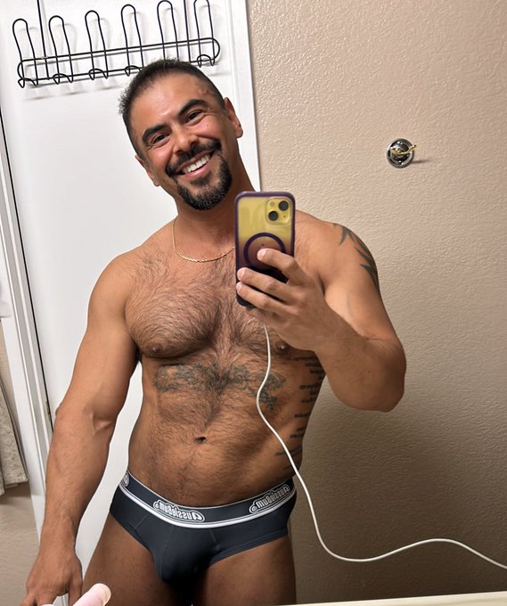 Home after a long day driving and filming 🎥💕 https://t.co/IsPFsqx4Be