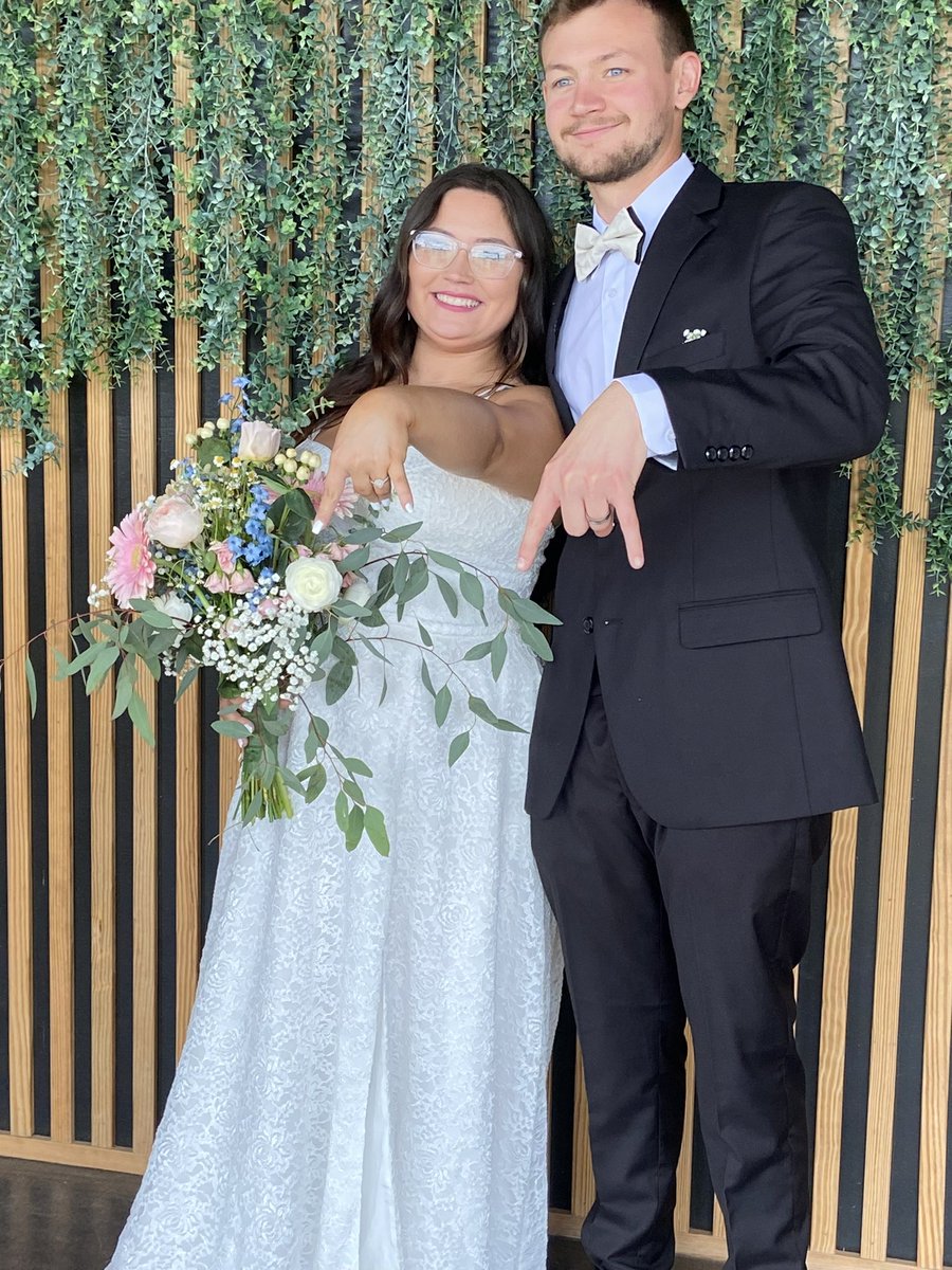 ssavannahhh____'s tweet photo. even on wedding day… horns down 🤪 
I’m officially a bentley 🩵 https://t.co/rybNhpswQI