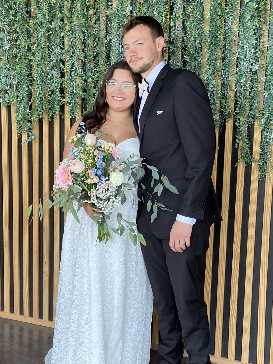 ssavannahhh____'s tweet photo. even on wedding day… horns down 🤪 
I’m officially a bentley 🩵 https://t.co/rybNhpswQI