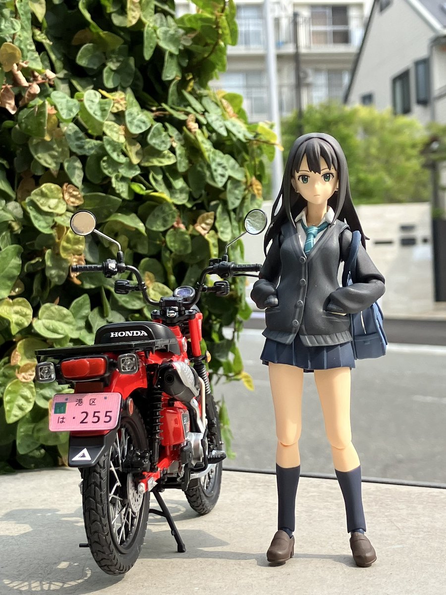 Pacoco14Pacoco's tweet photo. フジミのCT125 ハンターカブ完成したので渋谷凛ちゃんと撮影。
ボディ色以外塗装しました。
#ハンターカブ
#CT125
#渋谷凛 https://t.co/q6iSPvOF1t