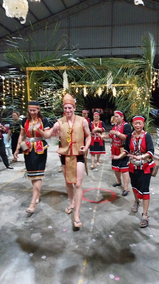 Seremat Andu Gawai/ Selemat Hari Gawai to all the Sarawak Dayaks of Borneo celebrating this weekend.  I am feeling so thankful to be able to celebrate with my family this year after 5 years away.