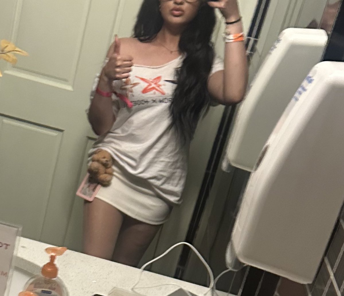 winterforhoh's tweet photo. my fit before the concert by the way🫶 she got destroyed afterwards also nyc moas we got our asses CHEWEDDDDDDD by that HEAT #ACT_Promise #ACT_PROMISE_NYC https://t.co/Tg0hYuAZCI