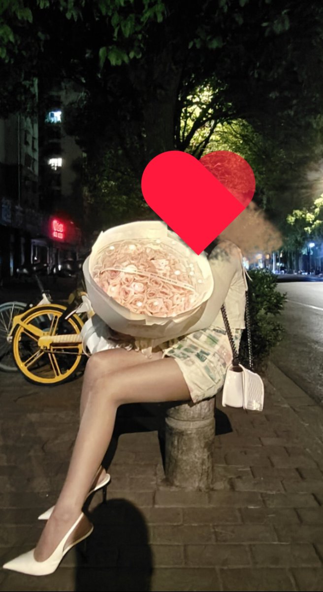 s_wbaby's tweet photo. 陪媳妇过的520，自己却一下也没碰，有没有人可以帮忙效劳的，我负责送花，你负责玩她
#绿帽 #绿帽控 #绿帽奴 #夫妻 #夫妻交友 #交友 #丝袜 #高跟 #丝袜高跟 #肉丝 #黑丝 #字母圈 #sm #ntr #夫妻主 #夫妻奴 #反差婊 #母狗 #调教 #3p #红杏 #出轨 #偷情 #内射 #刷锅 #足交 #露出 #制服 #妻主 https://t.co/VvuYD1Gw3o