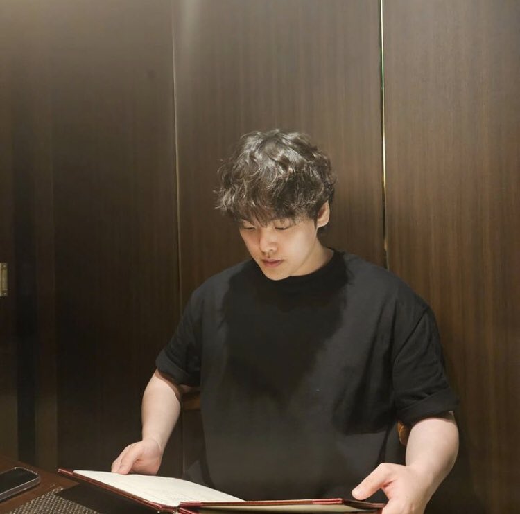 dazedsanha's tweet photo. 240602 - Sanha’s brother, Junha, thanks Sanha in an Instagram post for getting his hair done, buying him a meal, and taking a photo that “makes him look slim”! 😂

“따나가 머리해주고 밥사주고 날씬해보이게 사진찍 어줘따 고마워따”

#YOONSANHA #윤산하 #ASTRO #아스트로 https://t.co/tDvIOLnxuB