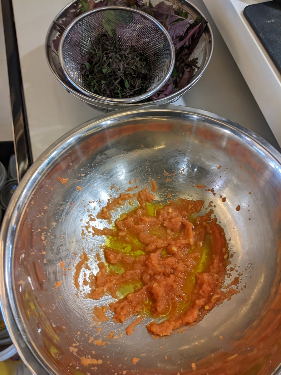 BlueHeartsUWS's tweet photo. Spicy #codroepasta. Grated raw garlic & oilve oil mix really makes a difference.
#CallingAllHomeCooks
what do I do with the leftover Shiso leaves !?
昼飯の #明太子パスタ
すりおろしたにんにくとオリーブオイルを入れると味が本当に引き立つ。
余った紫蘇どうしよう!?
#香港自炊生活 https://t.co/7Q9VF6mm2O