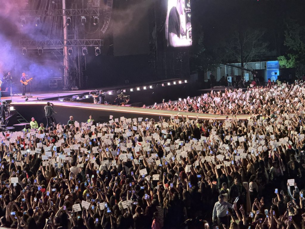 ticketelhamster's tweet photo. Que fandom caray!!! 🤯

#LouisTomlinson #ticketelhamster 🐹 https://t.co/BweL0KK8sB