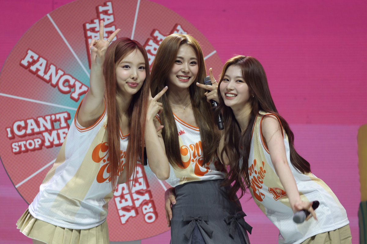 yoursatzu's tweet photo. cheesy cheesy unit 🧡 https://t.co/7ZRefxruf9