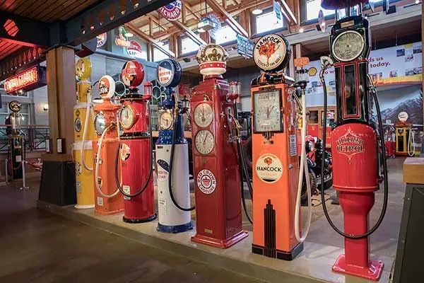 Découvrez Heritage Park Historical Village à #Calgary, un immense musée populaire sur le #Canada de la fin du XIXe siècle au milieu du XXe siècle
#heritageparkhistoricalvillage #heritagepark #Canadaenfamille #VisitCanada 
buff.ly/44K7ewm