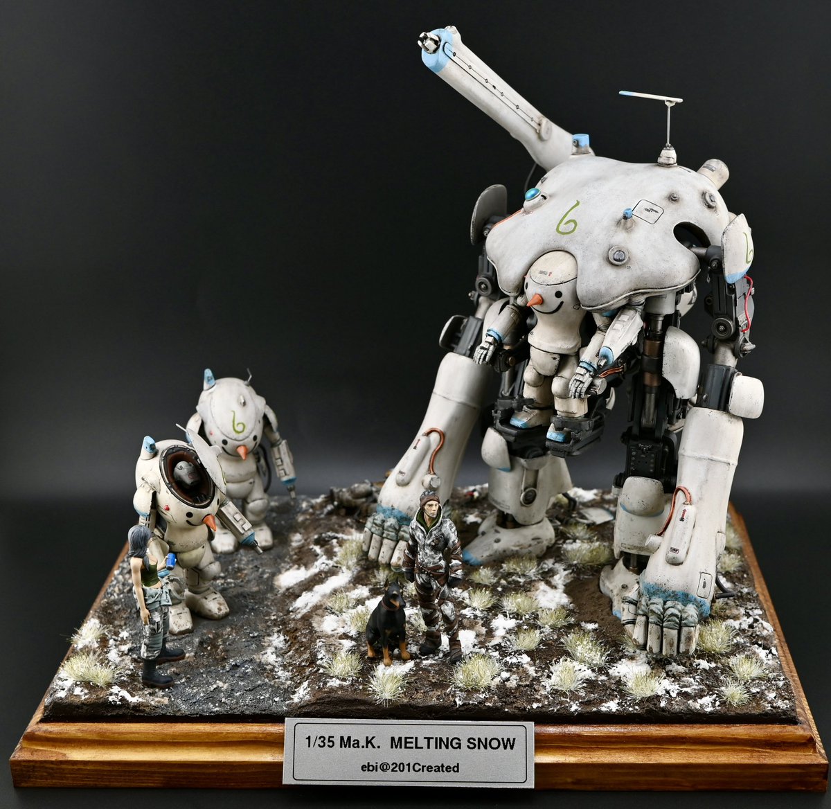 shrimp3_ebi's tweet photo. 作品名：MELTING SNOW
ぬりま展からの塗装作品です。
何を思ったかマシーネンクリーガー とフィギュア6体＋αでジオラマ作るという地獄のような天国に挑戦しました。
・雪解け表現しました
・自作銘板つくってみました
キットと関係ない2つのチャレンジ！
八展でもCŌVACOブースでお披露目
 #CŌVACON4 https://t.co/EVtl5n7oyc
