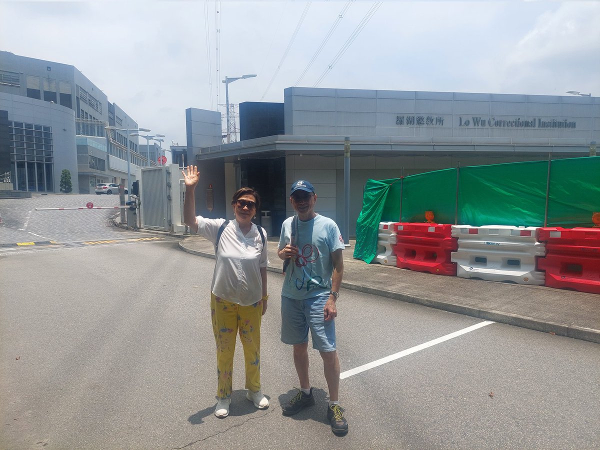 Emily Lau tweet media