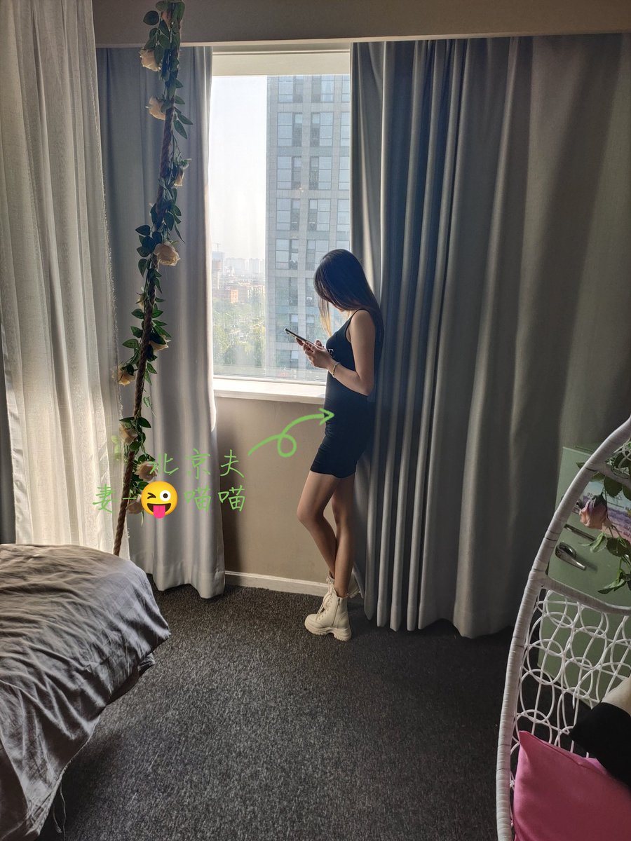 @riliwanji777 老公喂不饱骚妻，自己偷偷联系两个单男来家里玩三P轮流内射😍 https://t.co/n9kPUoEOUq