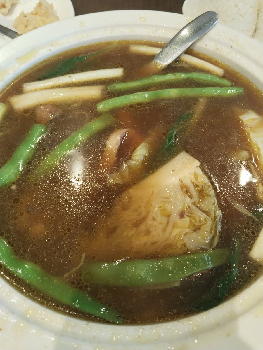 Lenz0819's tweet image. Mangan Tamu! 😻🫰❣️
#crispypata #bulalo #karekare #laing #calamares