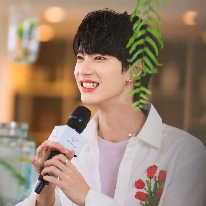 mimaine24's tweet photo. List:
1. My first event support Pooh #ppoohkt was MAMI CAFE X POOPAVEL #MAMIXPOOHPAVEL_FLOWERBOY
01.06.2024 https://t.co/gZ52naIt6y