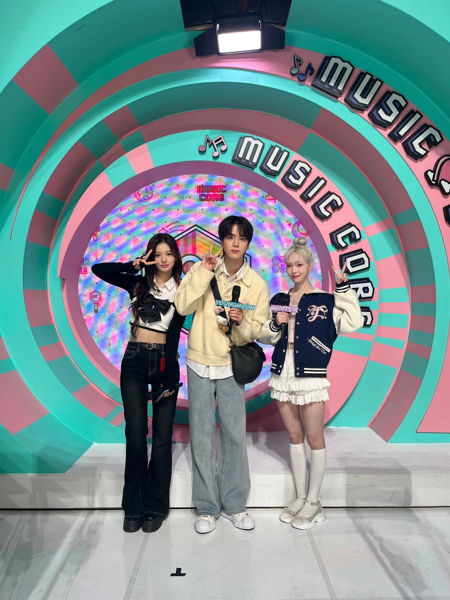 nostalgiacore's tweet photo. WINTER with NMIXX SULLYOON and THE BOYZ YOUNGHOON at Music Core https://t.co/jA6YHIdDKD