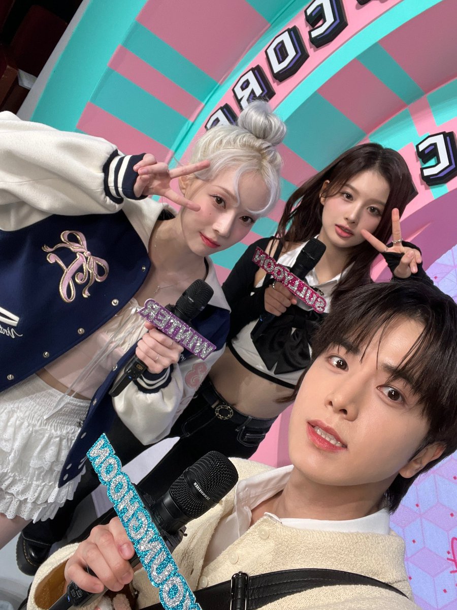 nostalgiacore's tweet photo. WINTER with NMIXX SULLYOON and THE BOYZ YOUNGHOON at Music Core https://t.co/jA6YHIdDKD