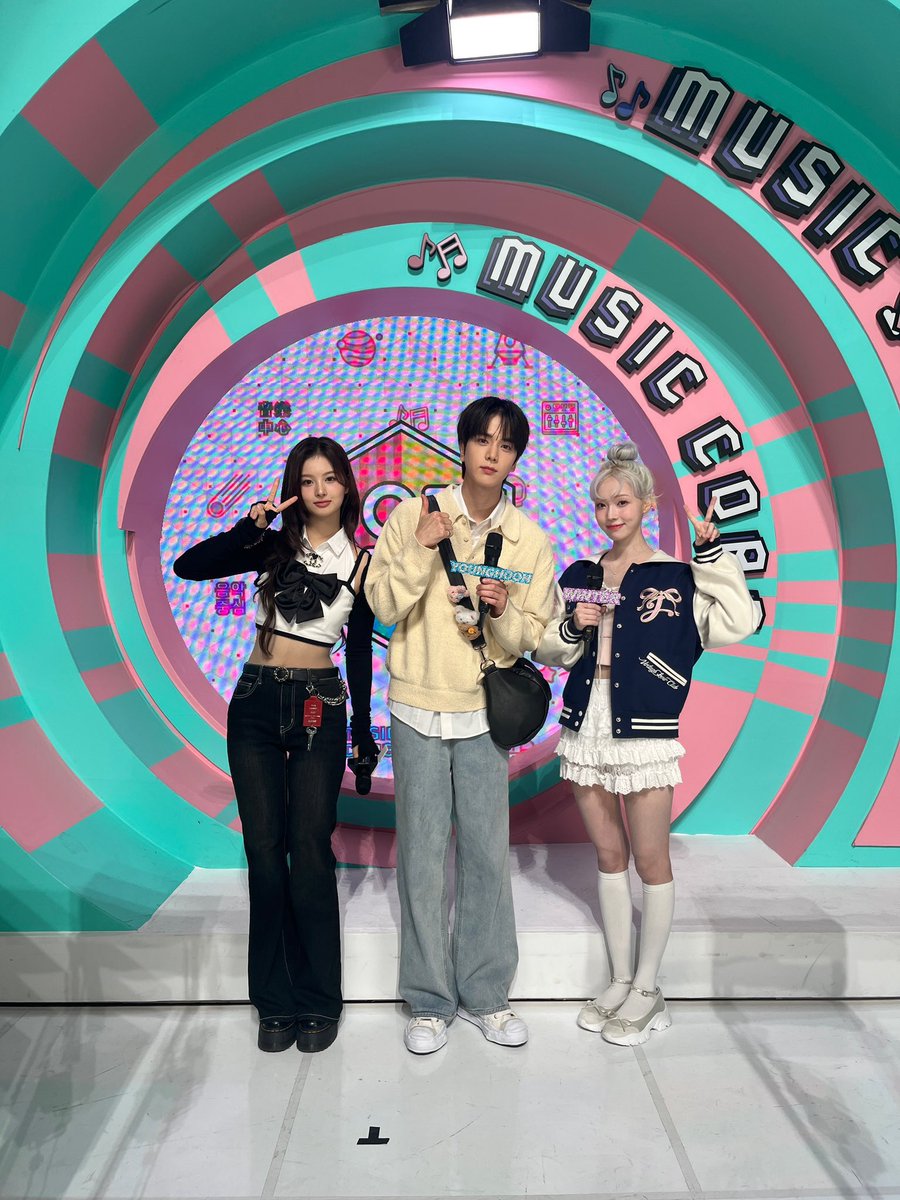 nostalgiacore's tweet photo. WINTER with NMIXX SULLYOON and THE BOYZ YOUNGHOON at Music Core https://t.co/jA6YHIdDKD