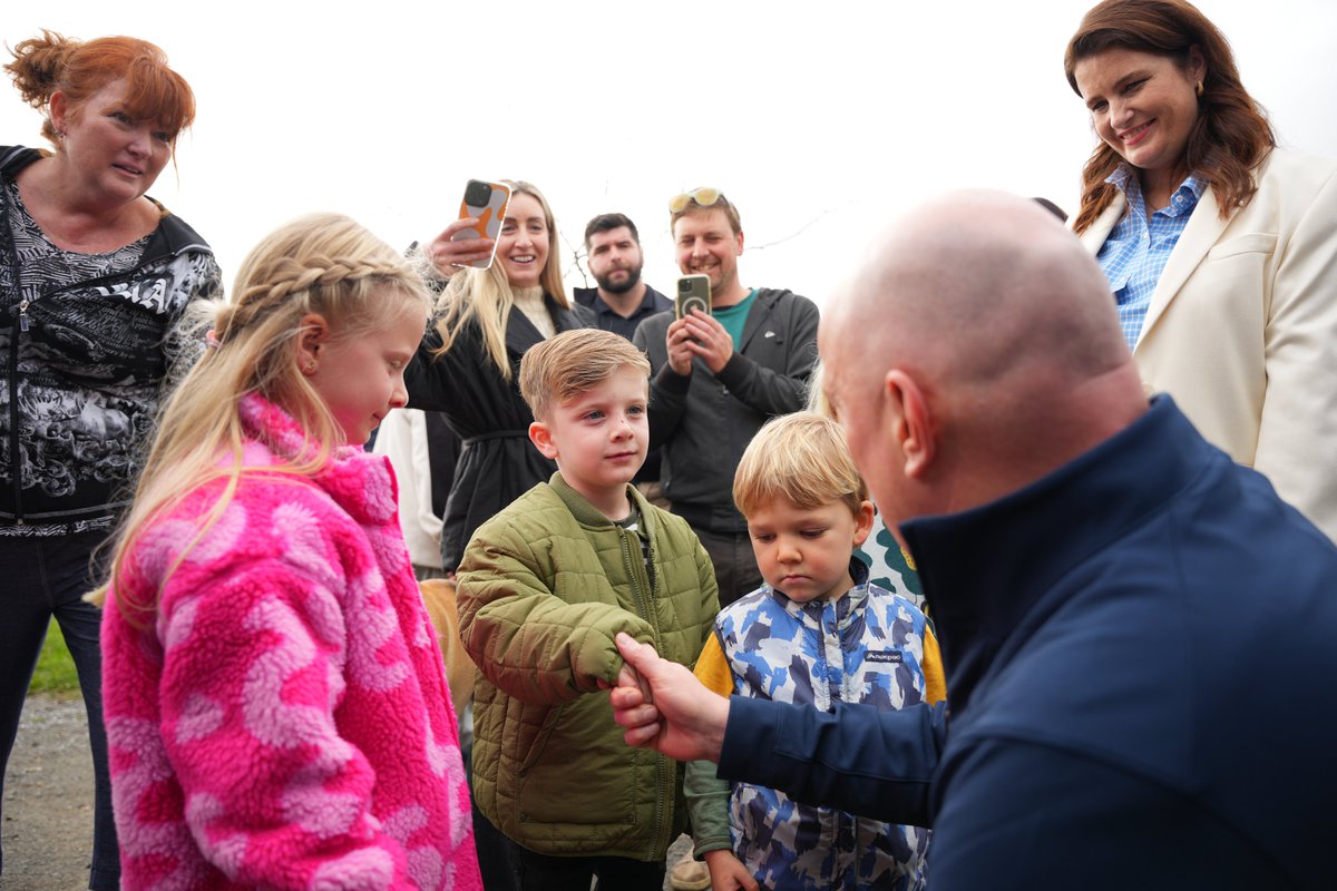 chrisluxonmp's tweet image. From 31 July this year, average income households will receive tax relief of up to $102 a fortnight. On top of that, eligible families will receive a FamilyBoost childcare payment of up to $150 per fortnight.

@nicolawillismp and I got out to the Clevedon Village Farmers Market…
