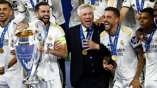 MERAYAKAN ANCELOTTI

“Kesalahan yang dilakukan oleh pelatih generasi baru adalah memberikan terlalu banyak instruksi kepada pemain saat memegang bola. Itu mematikan kreativitas.." - Don 🚬 

Lo pada masih mao ga sih diboongin sama elit global? bahwa kalo pelatih bagus itu:

-