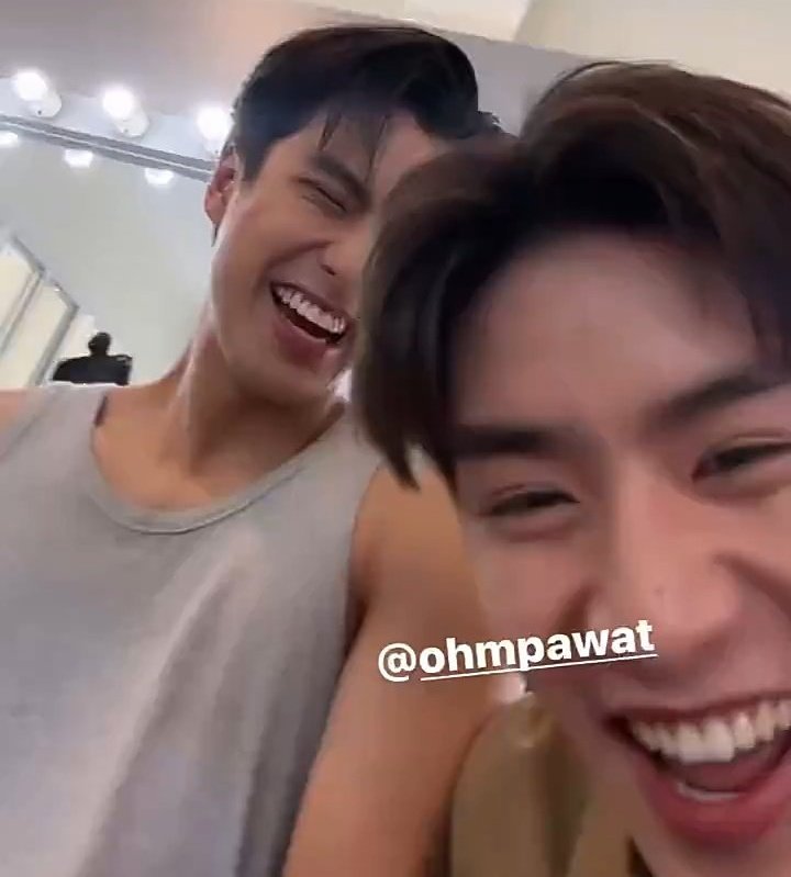 brasil_ohm's tweet photo. They are both so happy and comfortable. May they continue grow and help each other for a long time. 🙏🧡🩵

#ohmpawat #LengThanaphon #ohmleng #KidnapSeries #kidnapSeriesQ8 https://t.co/DhlvdQhtOi