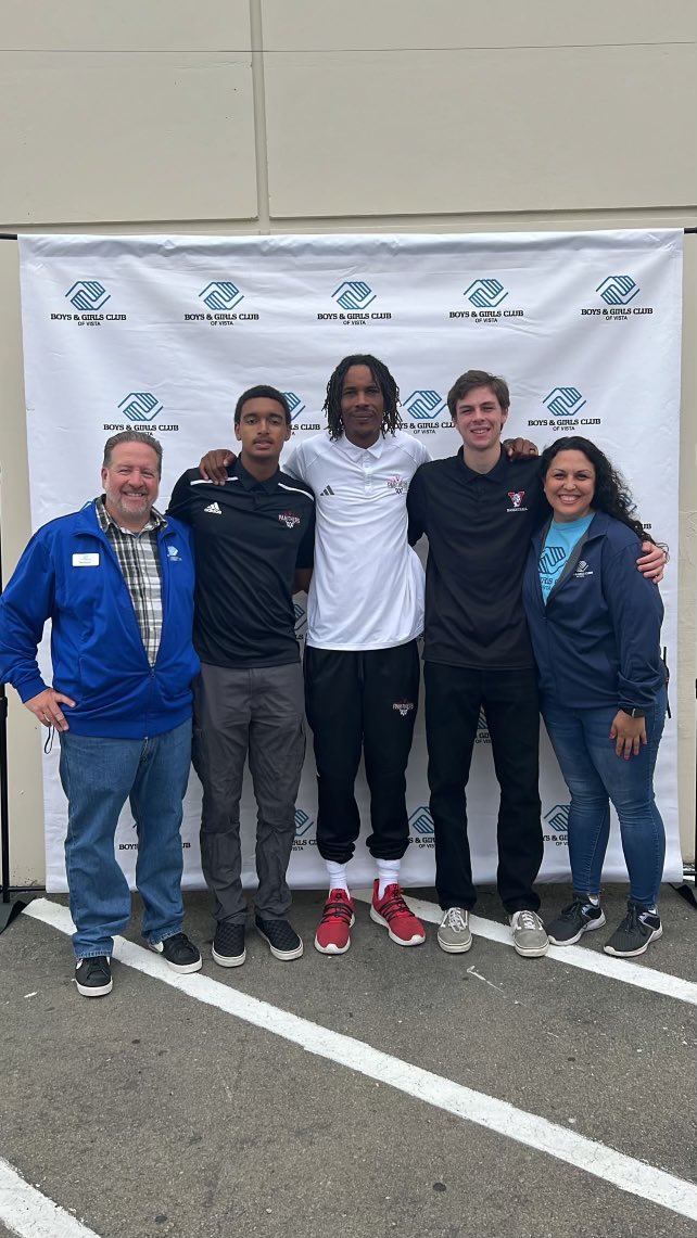 VHSPantherbball's tweet photo. Today our program had the pleasure of working with the staff and vendors for the Vista Boys and Girls Club Open House! Our players and coaches were honored to be apart of the day! The staff at the @bgc_vista are making a HUGE impact in our city! #VistaPride #PantherPride #Impact https://t.co/xuUdohluxt