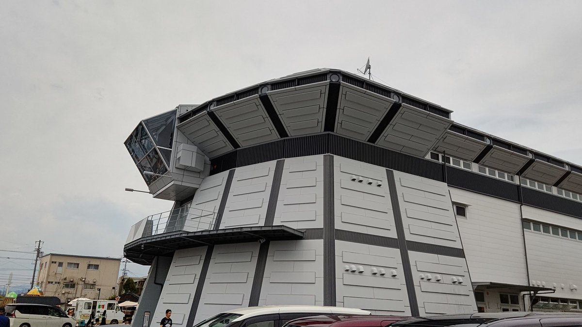 JUYoxcBeYEAvypV's tweet photo. 午後は後免マルシェ行ってきました🚗³₃
SpaceFactoryにて、キッチンカー等出店してました。
軽トラ市をメインに行ったけど、午前中で終わってたみたいで、また食べて帰りました(´Д`)ハァ…
#南国市 #後免 #SpaceFactory https://t.co/HQ1r1QPNst