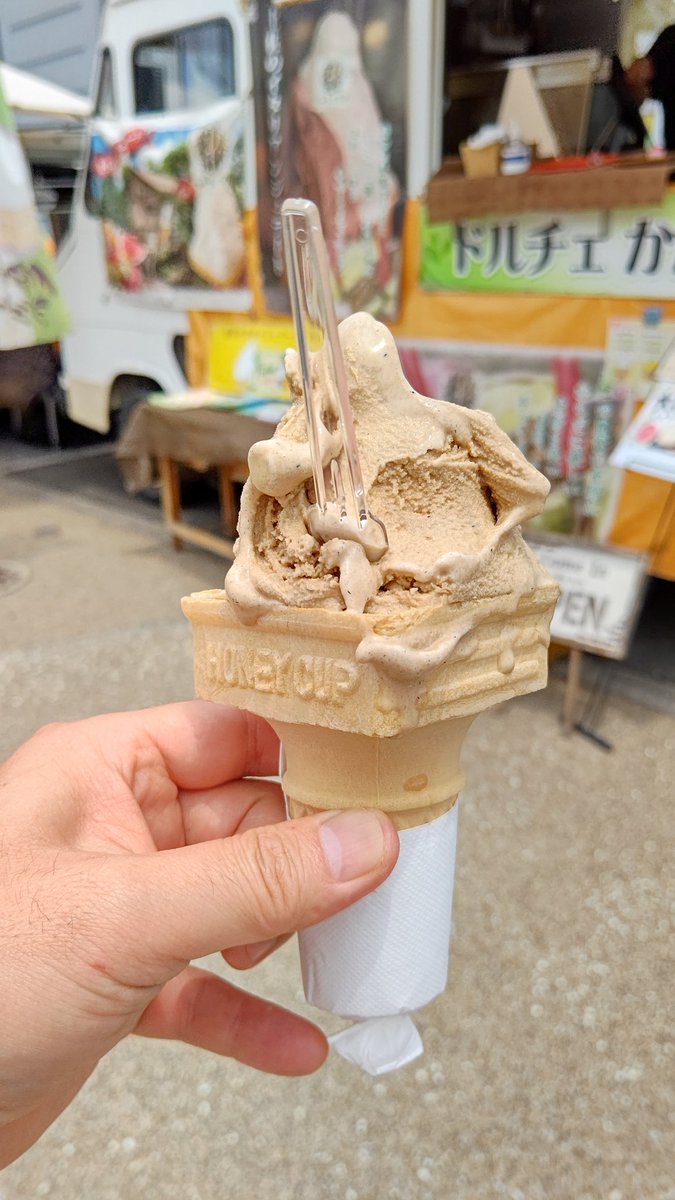 JUYoxcBeYEAvypV's tweet photo. 午後は後免マルシェ行ってきました🚗³₃
SpaceFactoryにて、キッチンカー等出店してました。
軽トラ市をメインに行ったけど、午前中で終わってたみたいで、また食べて帰りました(´Д`)ハァ…
#南国市 #後免 #SpaceFactory https://t.co/HQ1r1QPNst