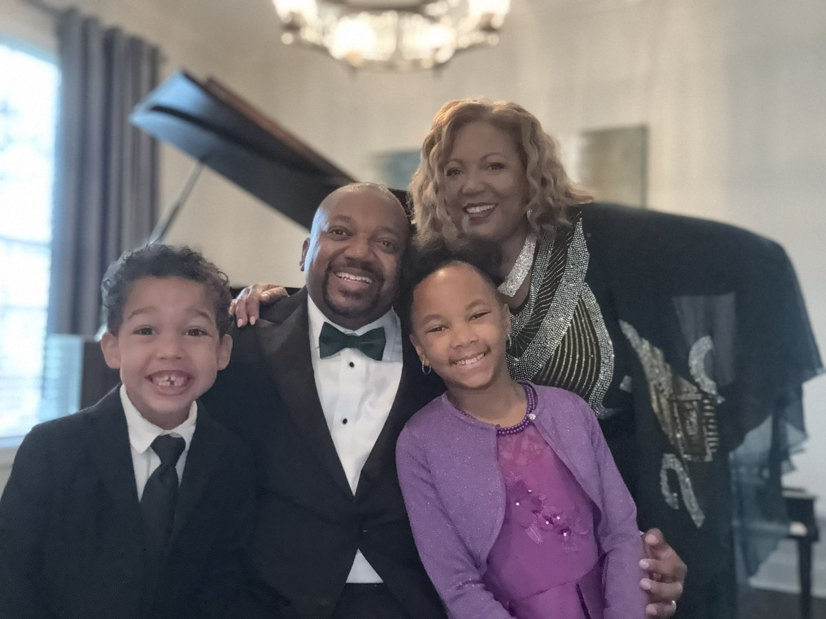 hellomichaelt's tweet photo. Glam Fam Alert!!! https://t.co/H2XHoaABw3