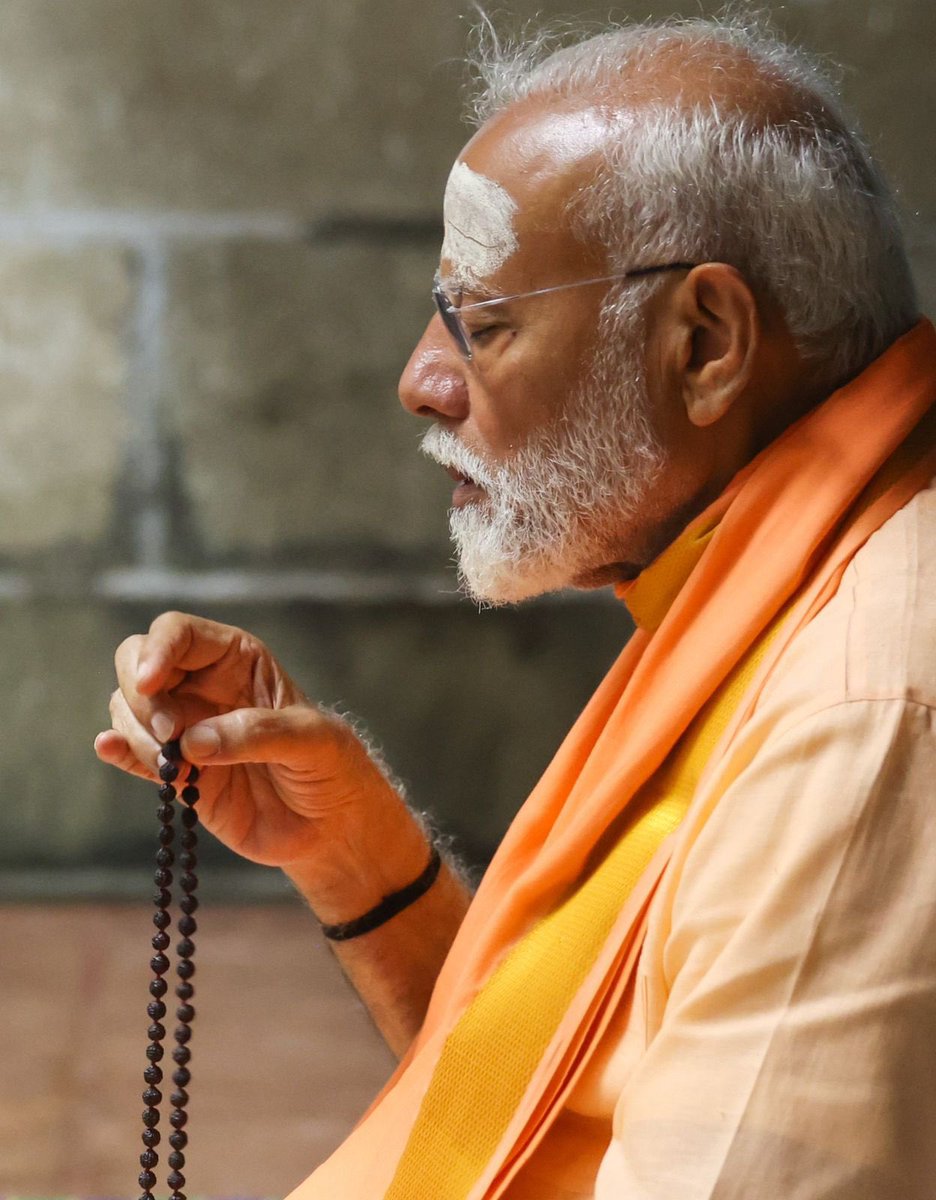 पिछड़े को कोई नहीं “पछाड़” पाया 
सब धराशायी हो गये,पुरुषार्थ और परमार्थ जिसके जीवन का यथार्थ है,और जिसके जीवन का एक एक पल राष्ट्र को समर्पित है,उसका नाम नरेंद्र मोदी है, इस लिये मुझे भी अपने पिछड़ा होने पर गर्व है।