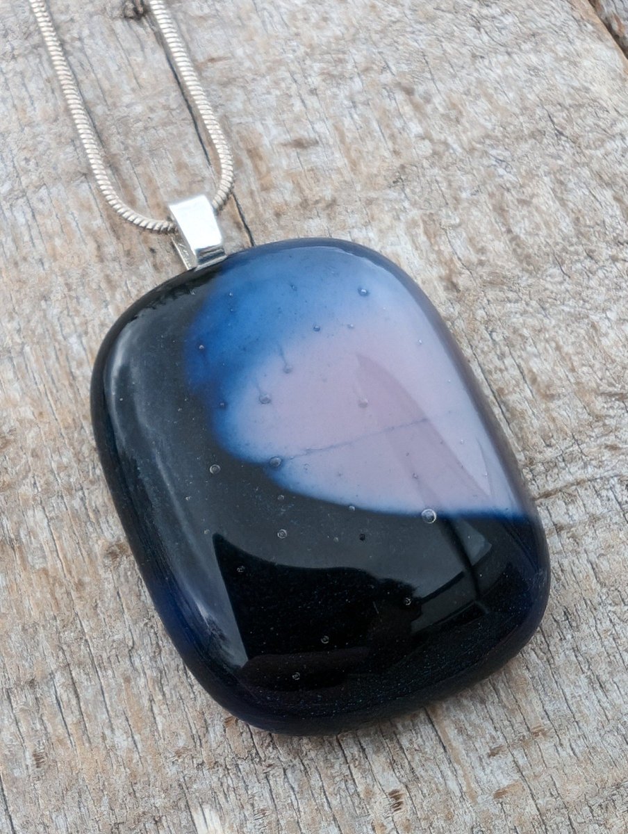 A unique pink and dark blue necklace. Stunning handcrafted fused glass necklace made from a special wonderful one off glass. #ukgiftam #ukgufthour #handmade #etsy #giftideas buff.ly/4aN3rSb