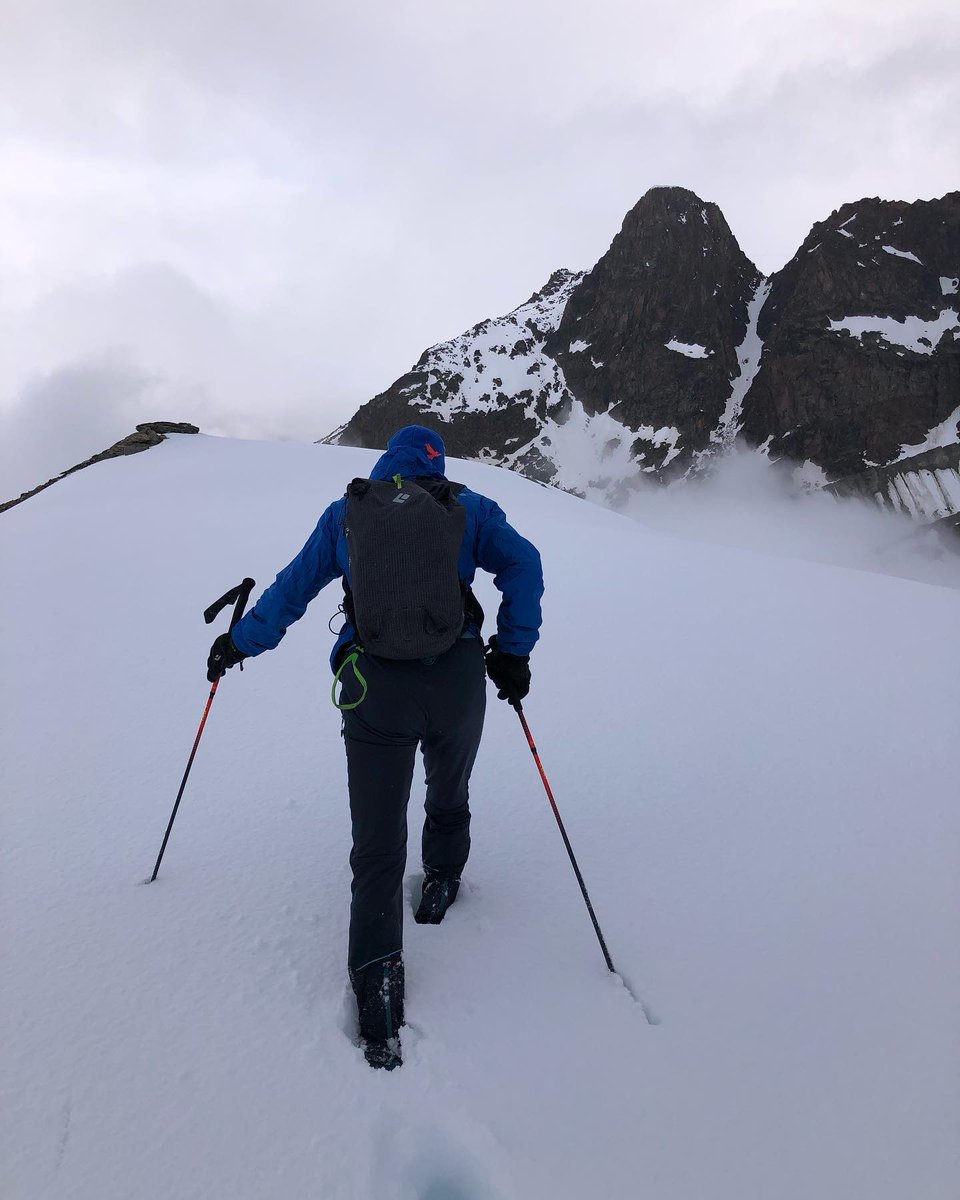SaastalFotos's tweet photo. ‘Weissmieshütte ist wieder offen! Skitouren aufs Fletschhorn oder Weissmies sind noch möglich. Lagginjoch hat auch gut Schnee. Und nach einer klaren Nacht trägt der Schnee gut, sonst weniger.’
#weissmieshütte #saasgrund #saastal #fletschhorn
📷 weissmieshuette/Instagram https://t.co/McujjeqdwJ