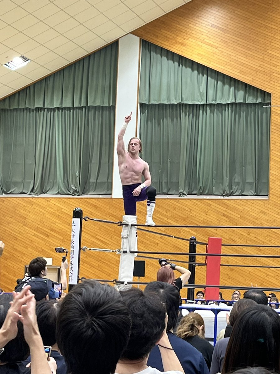 saemao1's tweet photo. 九州プロレス日田大会を観戦✨
写真はダイナマイトキッド選手
カーウォーズの曲に乗ってオジサンそっくりのファイトスタイルでした😀
#ダイナマイトキッド
#九州プロレス https://t.co/2qaI1dYRI3