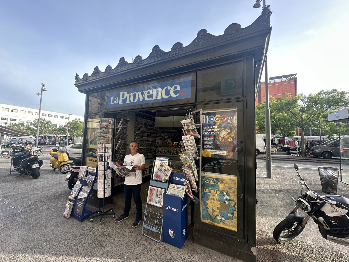 🗞️ Le kiosque à journaux de la Joliette a rouvert ! 🙋 🤝 Dans le cadre d'un partenariat avec la coopérative de presse et de messagerie méditerranéenne, la Métropole a permis la réouverture de ce point de vente à #Marseille. 🌟 💫 Pour redynamiser les noyaux villageois et