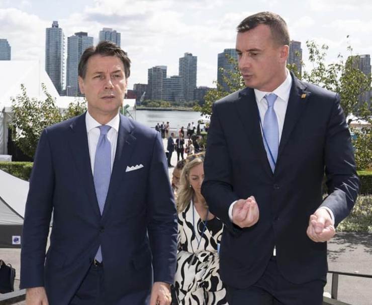 Vittorio Sgarbi tweet media