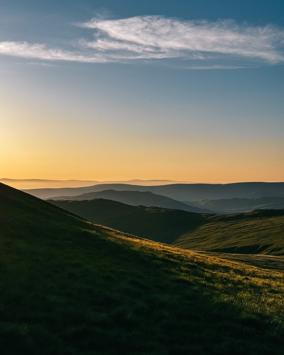 jamesianvincent's tweet photo. Why does sunrise have to be so bloody early😭
#lakedistrict #dawnraid #mtb #helvellyn https://t.co/xUWku1zUMG