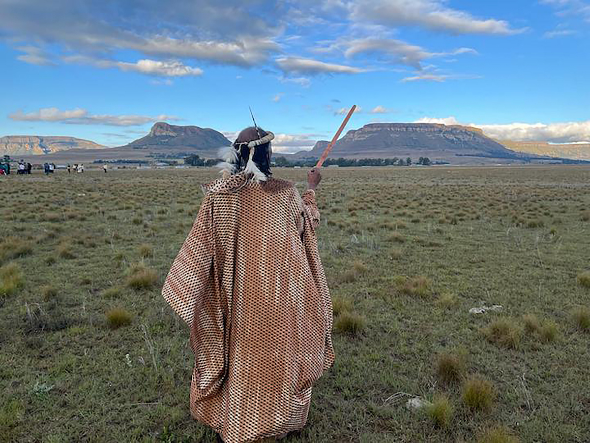 MeredithCBeal's tweet photo. Meredith Beal was crowned  Sr. Paramount Chief &amp; Global Envoy of the Bakholokoe Kingdom in  southern Africa. Born and raised in Los Angeles, CA, he is now His Royal  Highness Chief Meredith Clayton Beal. https://t.co/EXAc00ufh2