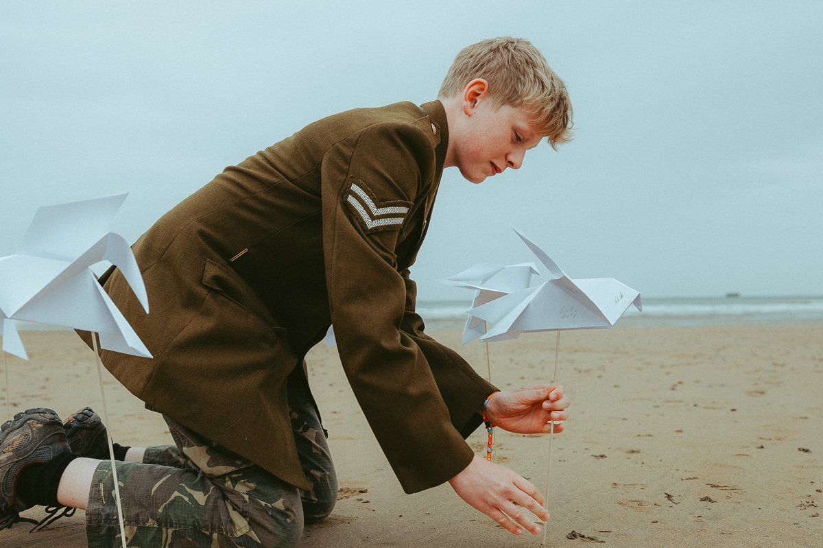 La journée d’hier a officiellement lancée les festivités du 80eme anniversaire du Débarquement et de la Bataille de Normandie. 🙌🕊

Continuons à célébrer la liberté grâce aux centaines de manifestations dans toute la Normandie ! 🎆 Plus d’infos ➡️ 80e-normandie.fr/carte-des-even…
#DDAY80