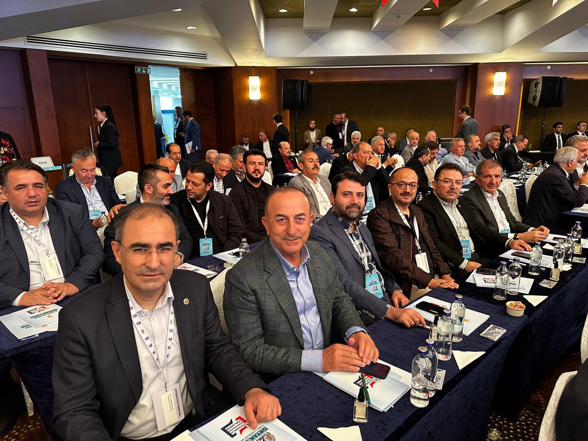 Selami__Altinok's tweet photo. 📍Ankara / Kızılcahamam

Genel Başkanımız ve Cumhurbaşkanımız Sayın @RTErdogan ‘ın Başkanlığında “Türkiye’nin Ortak Aklı” temalı 31. İstişare ve Değerlendirme Toplantımızın 2. gününde Bakanlıklarımızın yapmış olduğu faaliyetler hakkındaki sunum ve bilgilendirmelerini dinledik.
‘Türkiye Yüzyılı’ hedefleri doğrultusunda, Ülkemiz ve Aziz Milletimizin geleceği için AK kadrolarımızla çalışmaya devam edeceğiz. İstişare Toplantımızın hayırlara vesile olmasını temenni ediyorum.