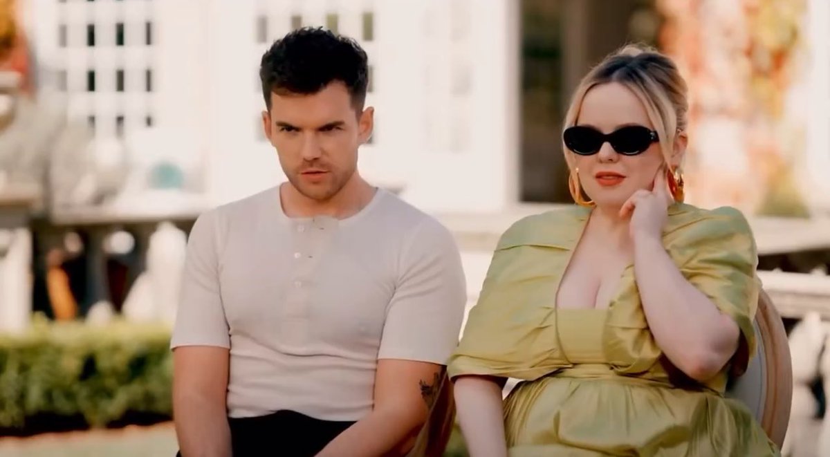 carolcasanova_'s tweet image. When you’re in love with each other and no one knows but you think everyone knows @bridgerton #pulsecheck #polin