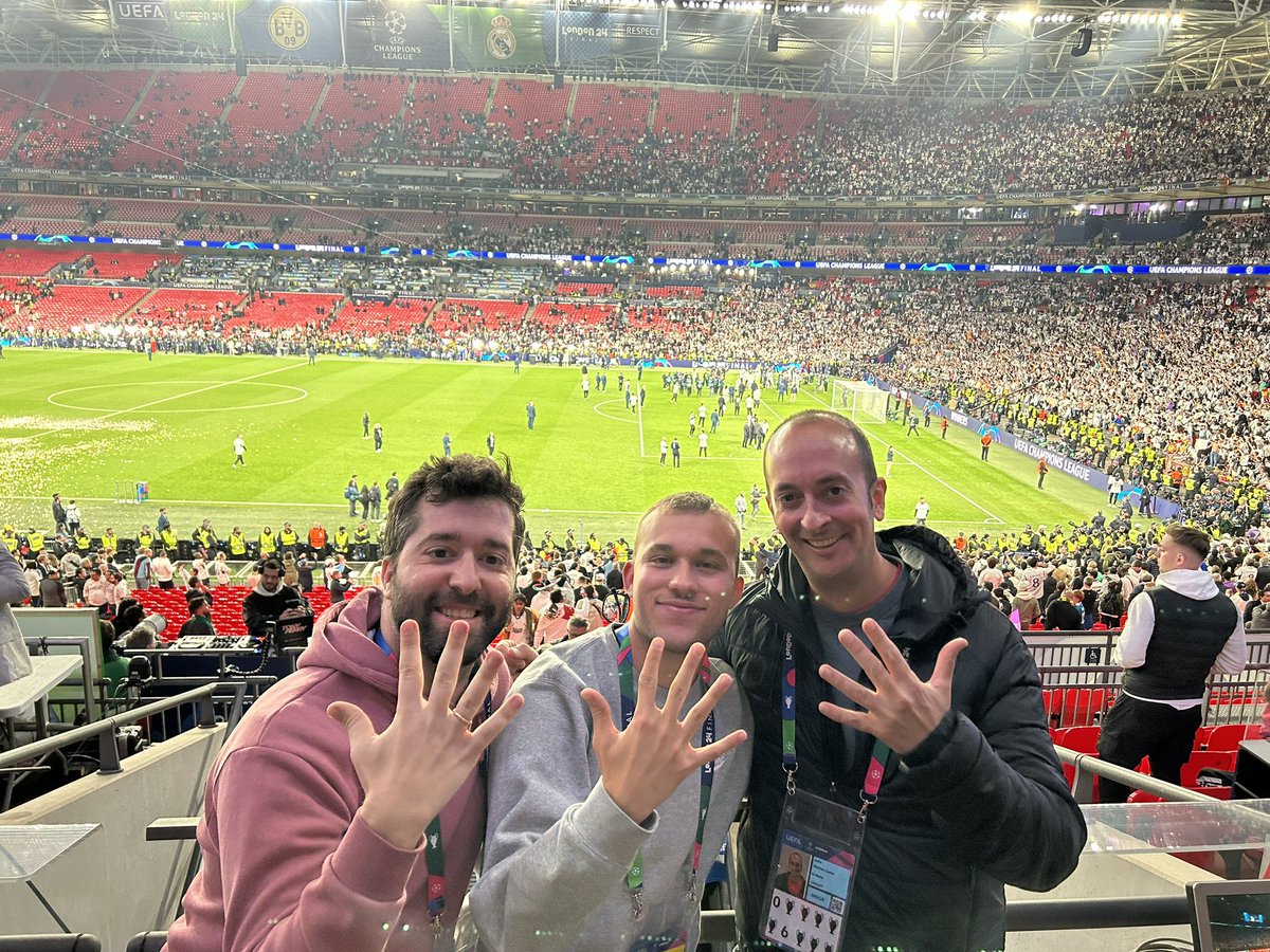 GabrielMrB9's tweet photo. Y estas son mis cuatro fotos que resumen el fin de semana.

Probablemente sea la mejor experiencia de mi vida. Y espero que no sea la última. 

Conociendo gente que admiro y viendo al Real Madrid coronándose. Una vez más.

Vamos a por más🤍

@Sergivalentin_
@jfelixdiaz https://t.co/yLjIgrBiU6